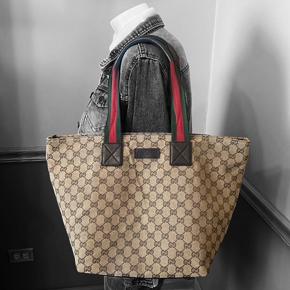 A211 - ๐ฏ % authentic Gucci shoulder bag - Picture 2 of 16
